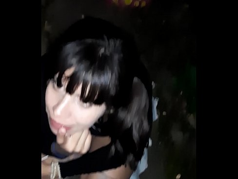 ❤️ 路上でキャンディと引き換えに腫れたペニス セックスビデオ ❌️❤